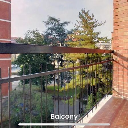 Metro Famagosta - Luminoso Appartamento Con Balcone Free Wifi & Parking ミラノ エクステリア 写真