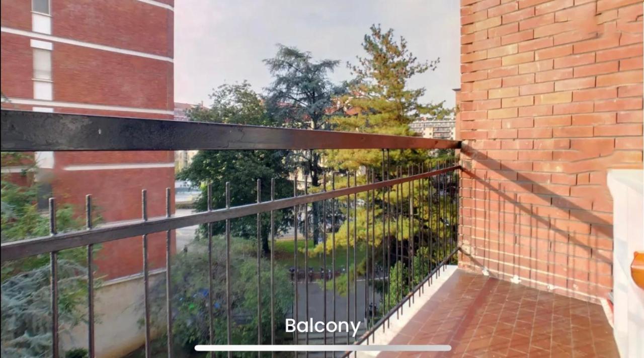 Metro Famagosta - Luminoso Appartamento Con Balcone Free Wifi & Parking ミラノ エクステリア 写真